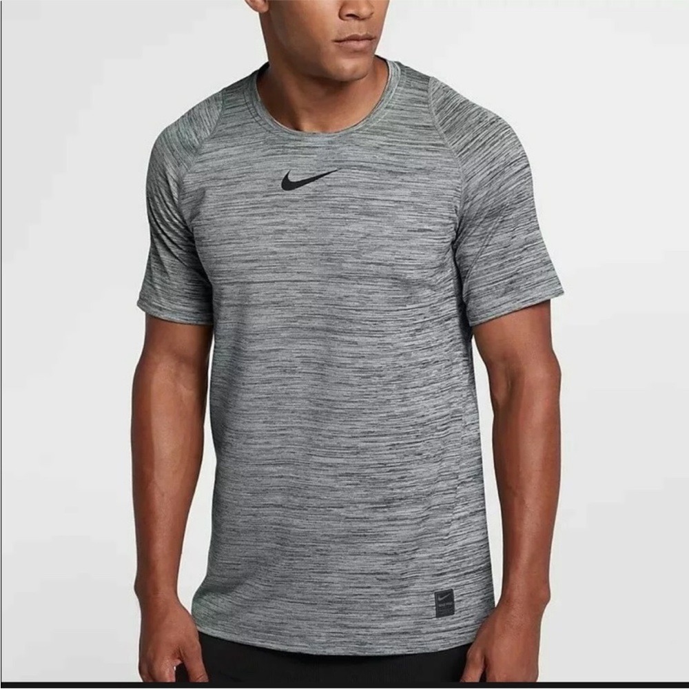 Nike T-Shirt Mens Small Pro Dri-FIT 859216-010 Gray Space Dye EUC
